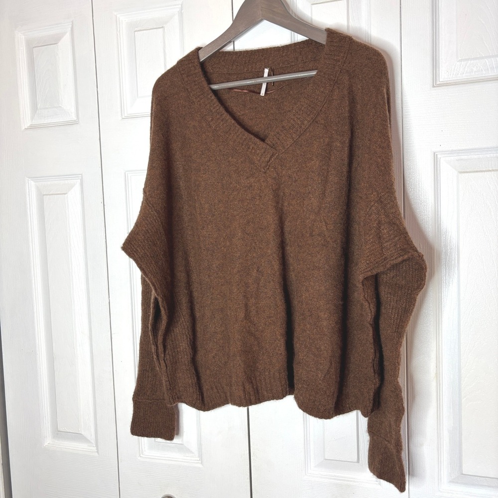 Free People Brown 100% Cashmere V-Neck Oversized Pullover Sweater Size Medium - Picture 8 of 8